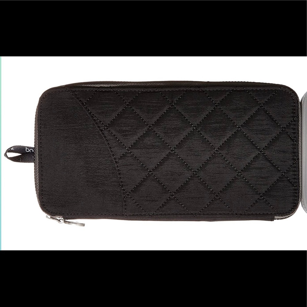 BNWT Baggallini RFID black travel wallet